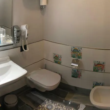 B&B Ponza Suite 3* بونسا